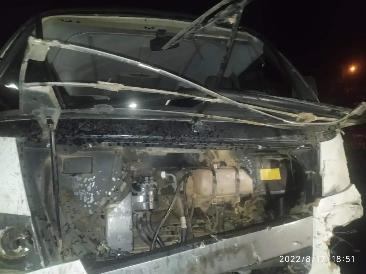 Micro-ônibus é atingido por trator desgovernado no Cariri