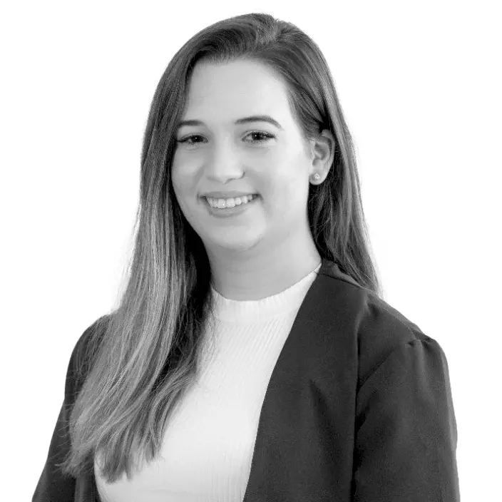 Foto frontal Lívia Carvalho