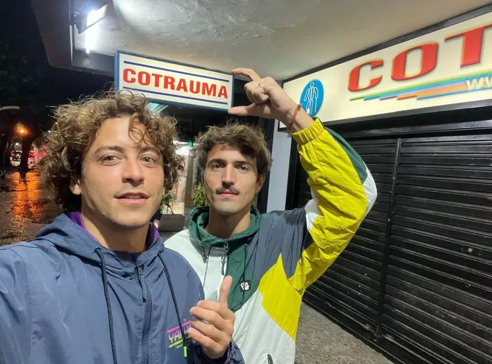 Ator Jesuíta Barbosa com namorado