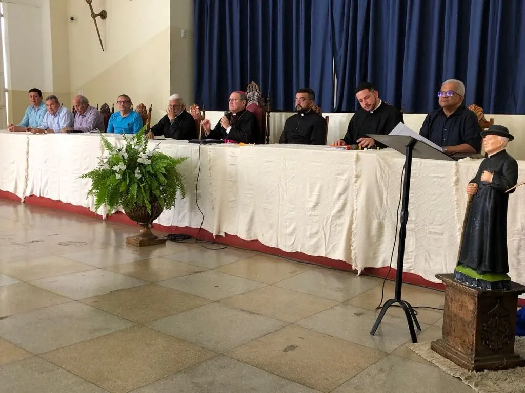 Os reliogiosos se reuniram no Círculo Operário São José, em Juazeiro do Norte, para o anúncio