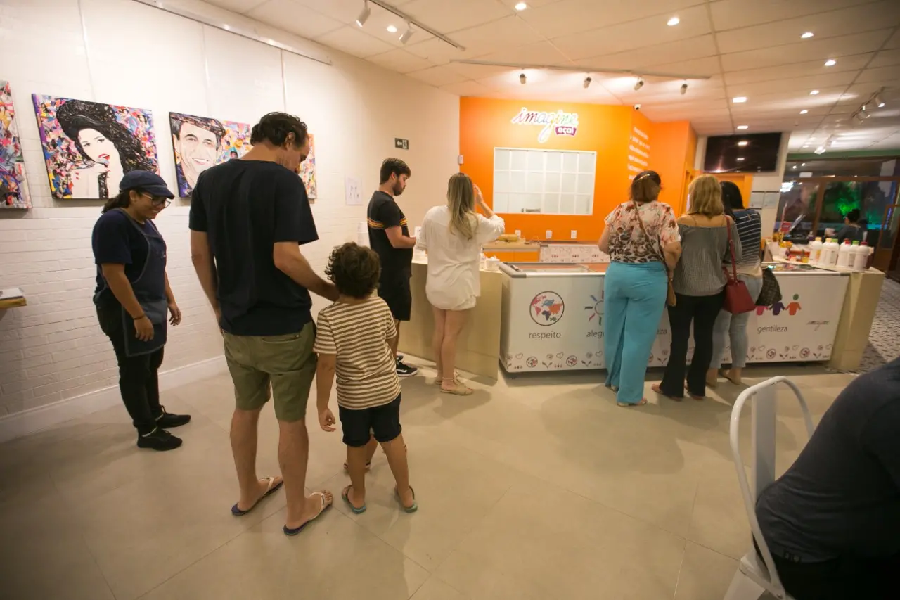 Obras de arte expostas no local podem ser adquiridas pelo público