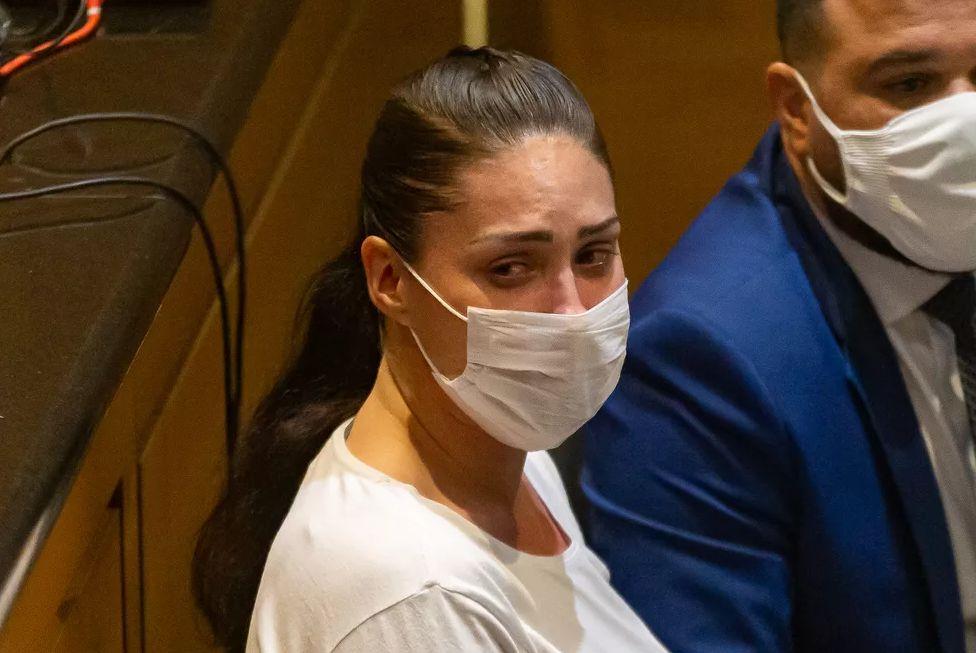 monique medeiros chorando em tribunal