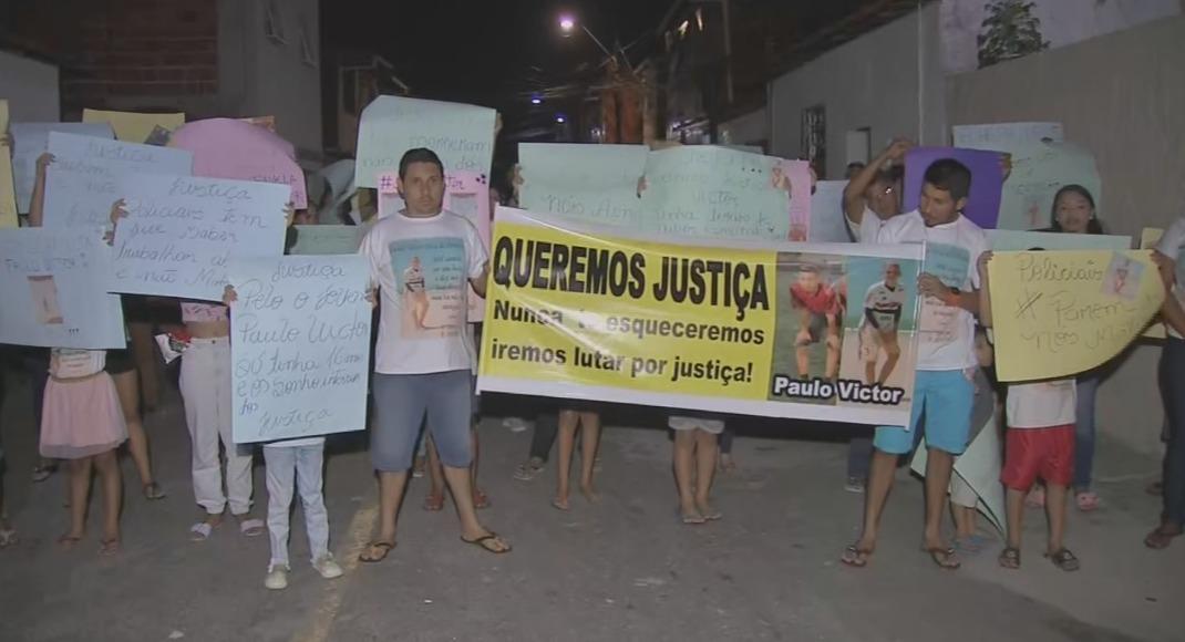 Protesto após morte de jovem