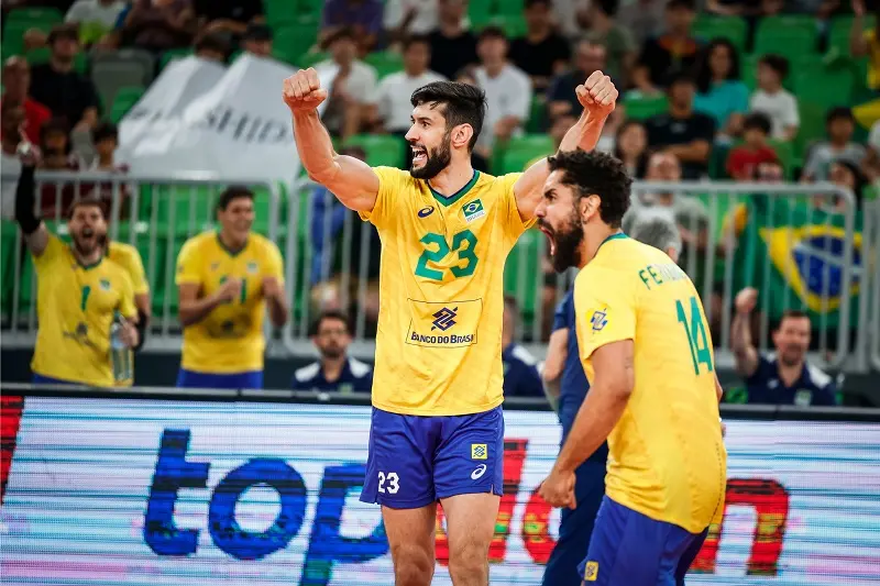Imagem mostra jogadores de vôlei