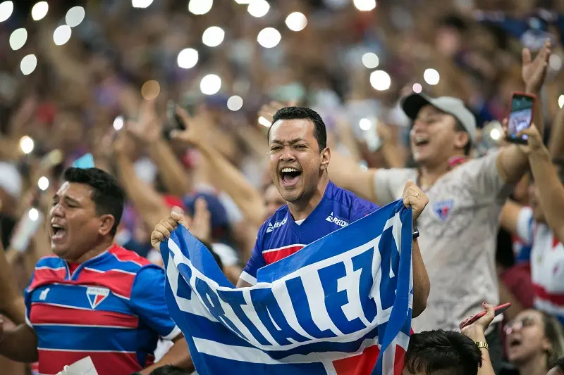 Imagem mostra torcedores do fortaleza