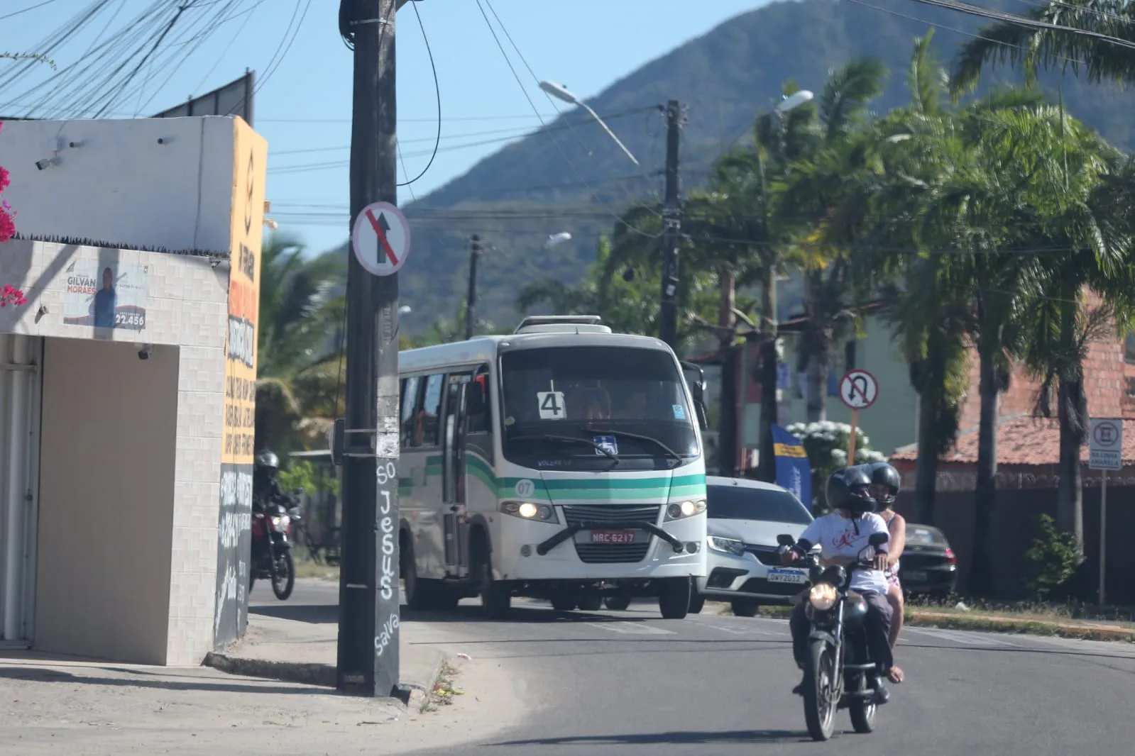 Em algumas cidades, a única opção de deslocamento são os transportes particulares, ou aqueles informais, como topiques e mototaxis.