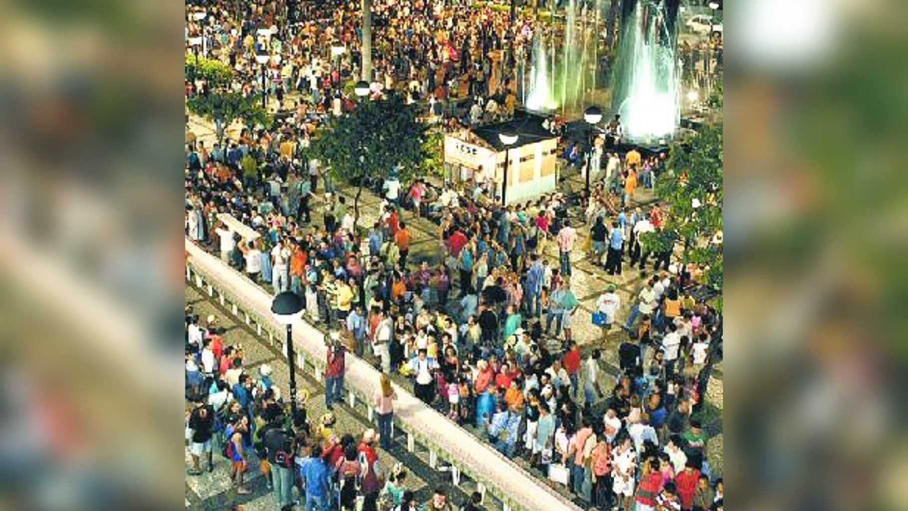 População de Fortaleza recebeu tapioca gigante na Praça do Ferreira
