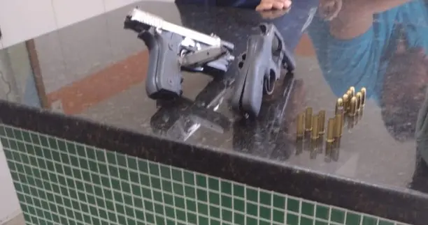 As duas armas de fogo (do assaltante e do atirador esportivo) foram apreendidas e apresentadas à 7ª Delegacia do DHPP