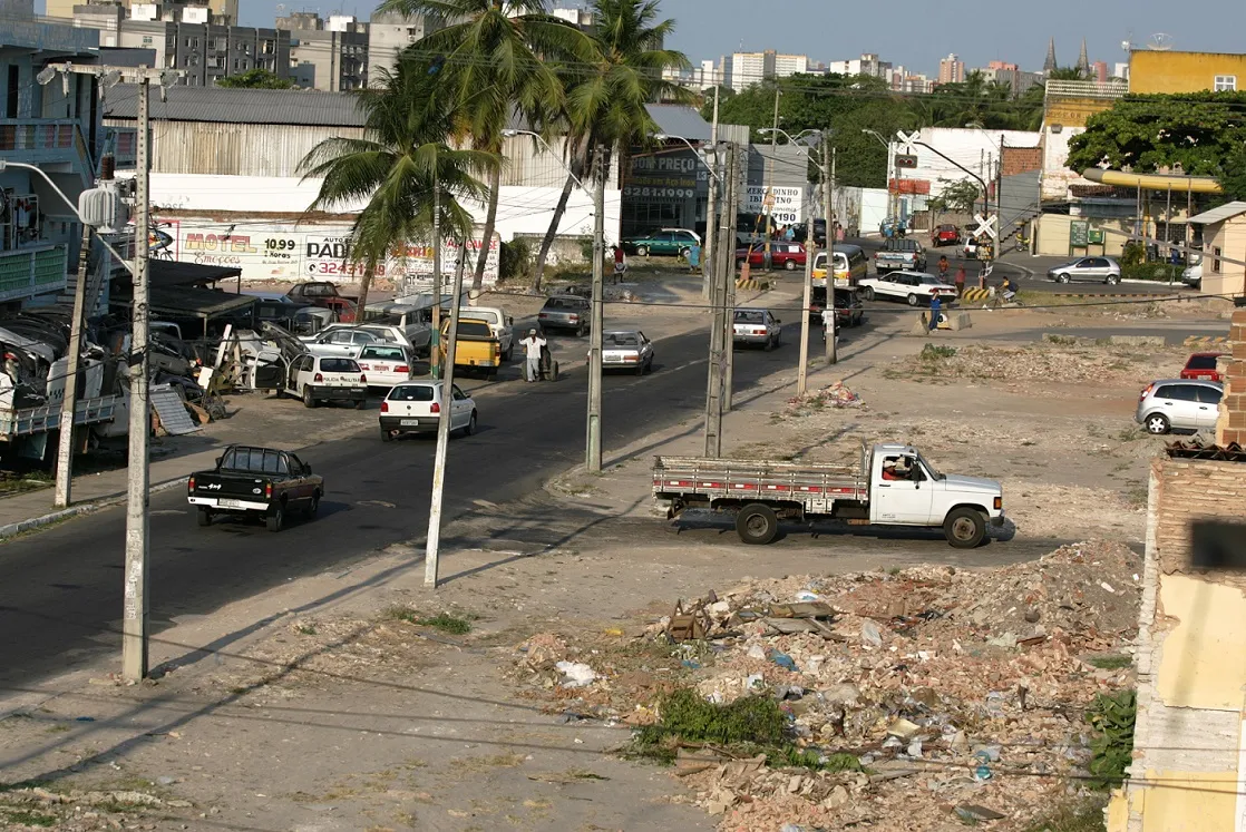 Via no ano de 2005, pouco antes da apresentação do projeto de alargamento.