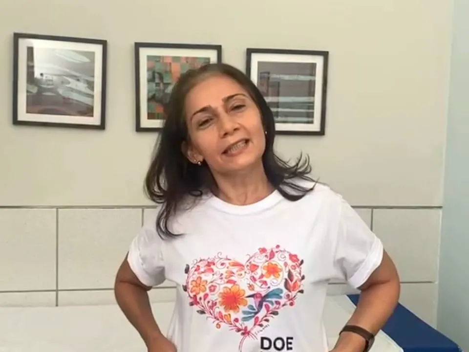 Jailma veste a camisa das campanhas em prol da doação de órgãos