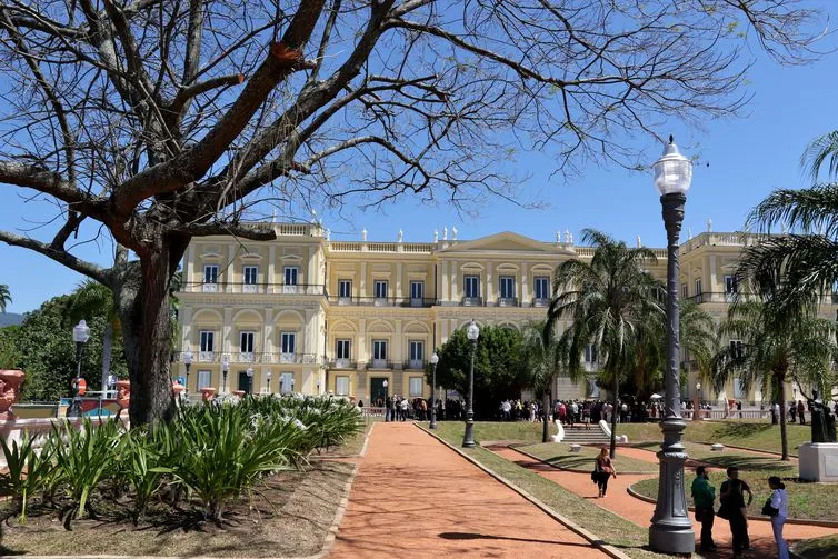 Museu Nacional apresenta nova fachada