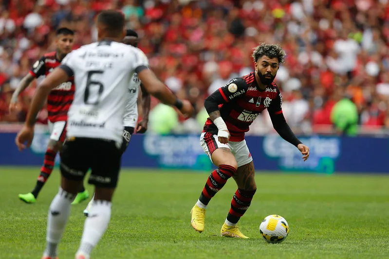 O Flamengo jogou com vários titulares, como Gabigol, que iniciou o jogo, mas o Vovô segurou a pressão