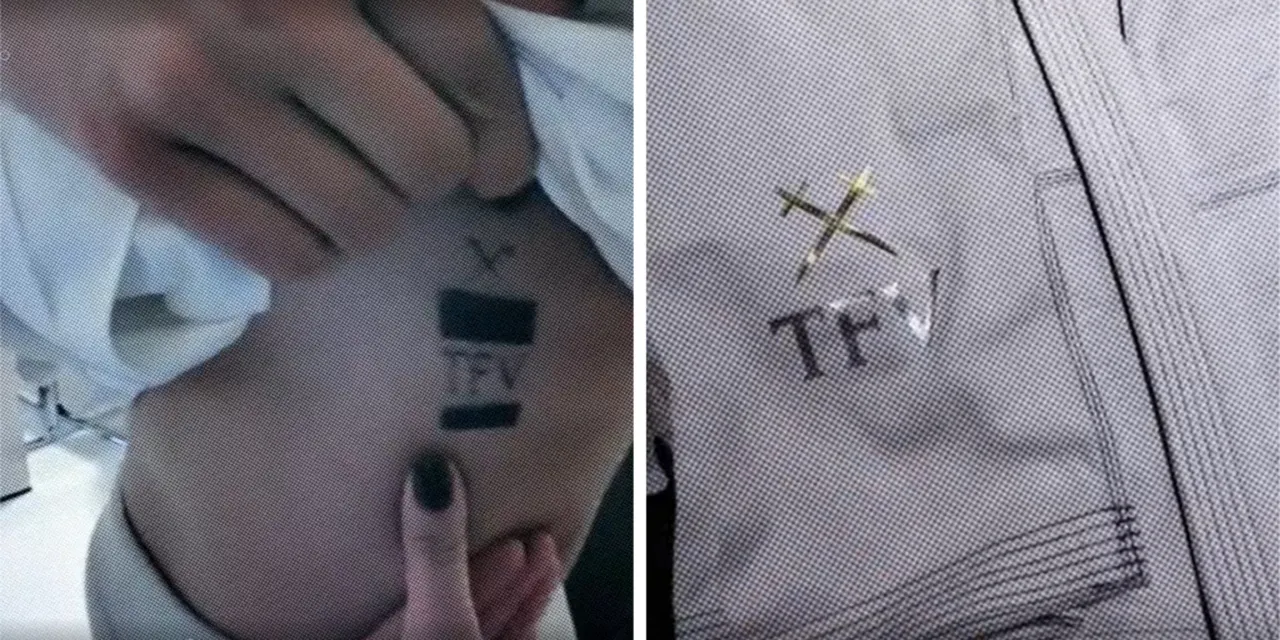 Brasão com duas espadas tatuado na pele da jovem seria o mesmo estampado nas roupas usadas na academia por Thiago Brennand