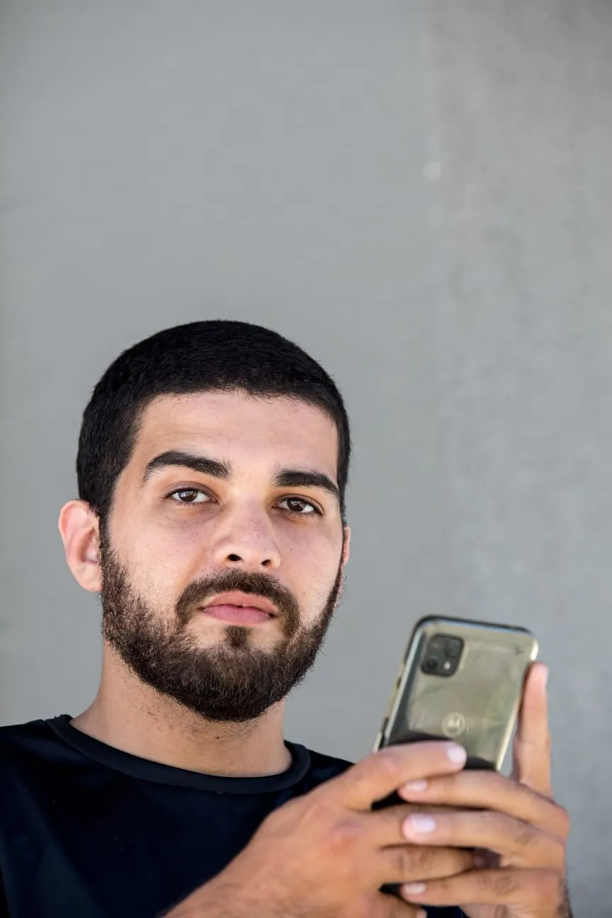 O analista jurídico Lucas Aguiar, de 28 anos, se preparou para a chegada do 5G com a aquisição de um aparelho compatível