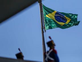 Mastro da bandeira do Brasil na esplanada dos Ministérios.
