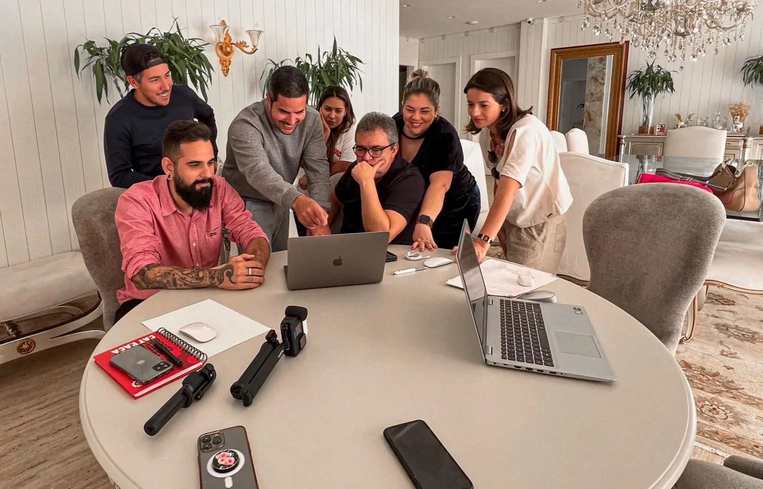Cantora prepara novo repertório para ser lançado em outubro