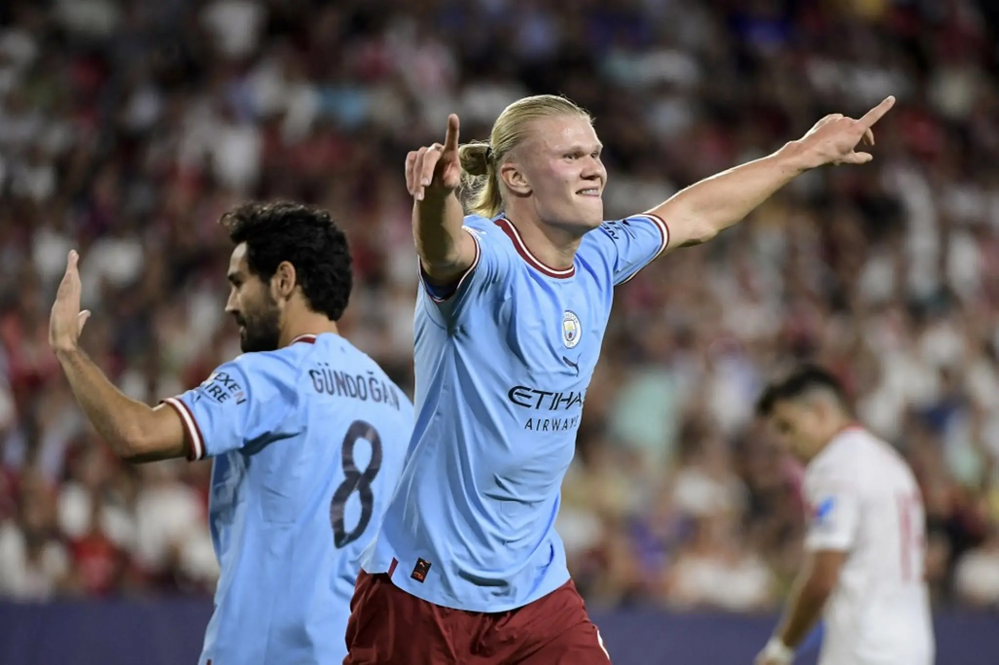 Foto de Haaland comemorando gol com a camisa do Manchester City