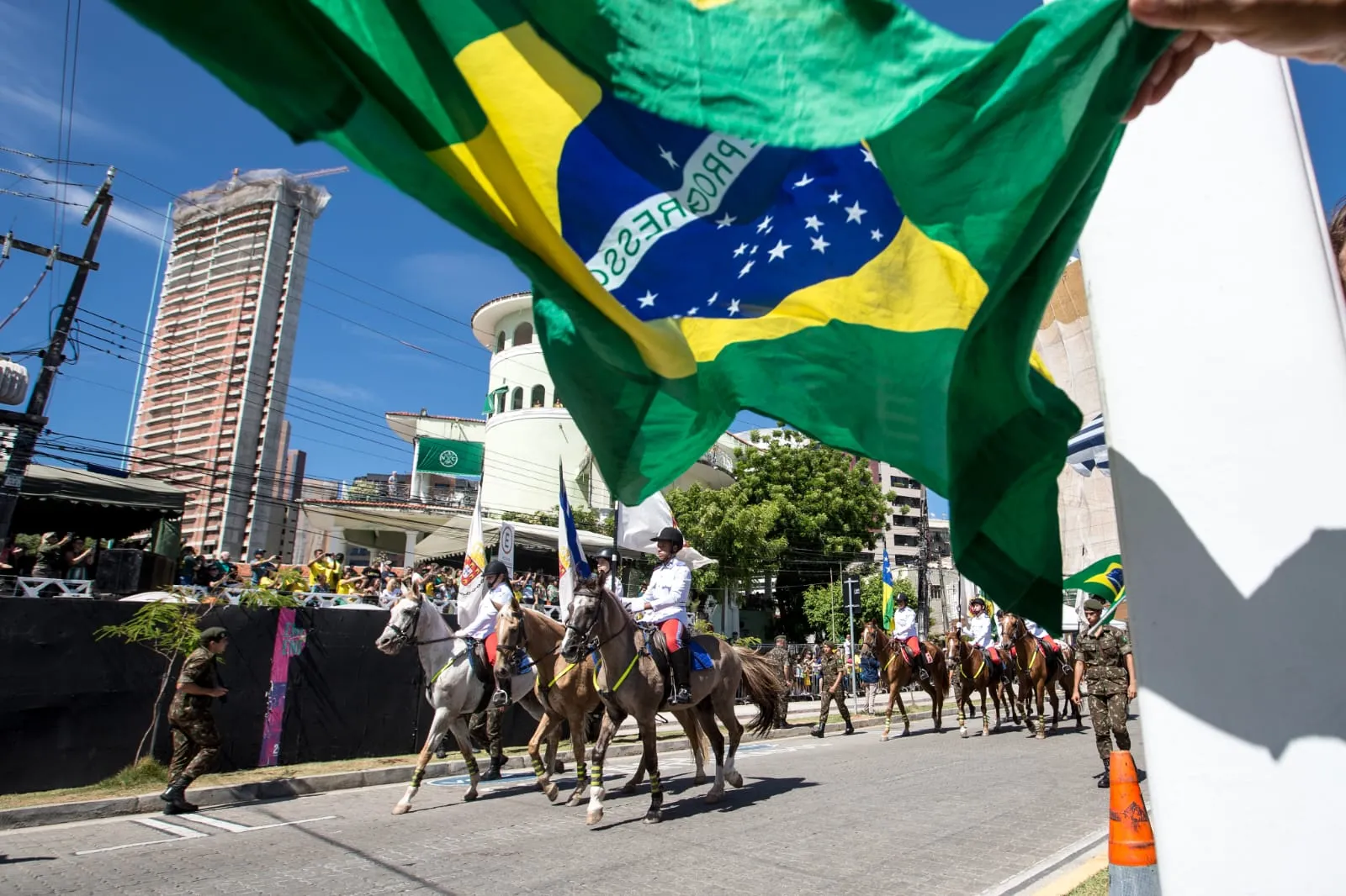 População assiste ao desfile na manhã desta quarta-feira (7), Dia da Independência do Brasil, em Fortaleza,