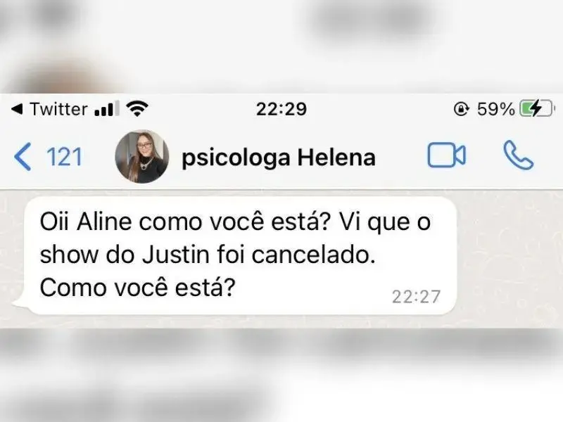 reprodução de conversa em whatsapp com o nome psicóloga helena e a pergunta para a paciente sobre como ela está