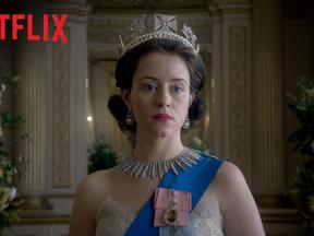 Claire Foy como rainha elizabeth ii em the crown