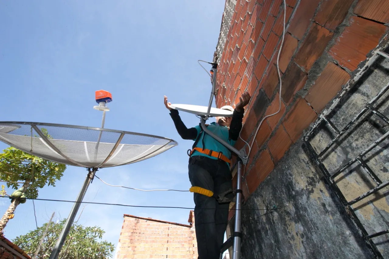 Chegada do 5G exige troca das antenas parabólicas analógicas por digitais.