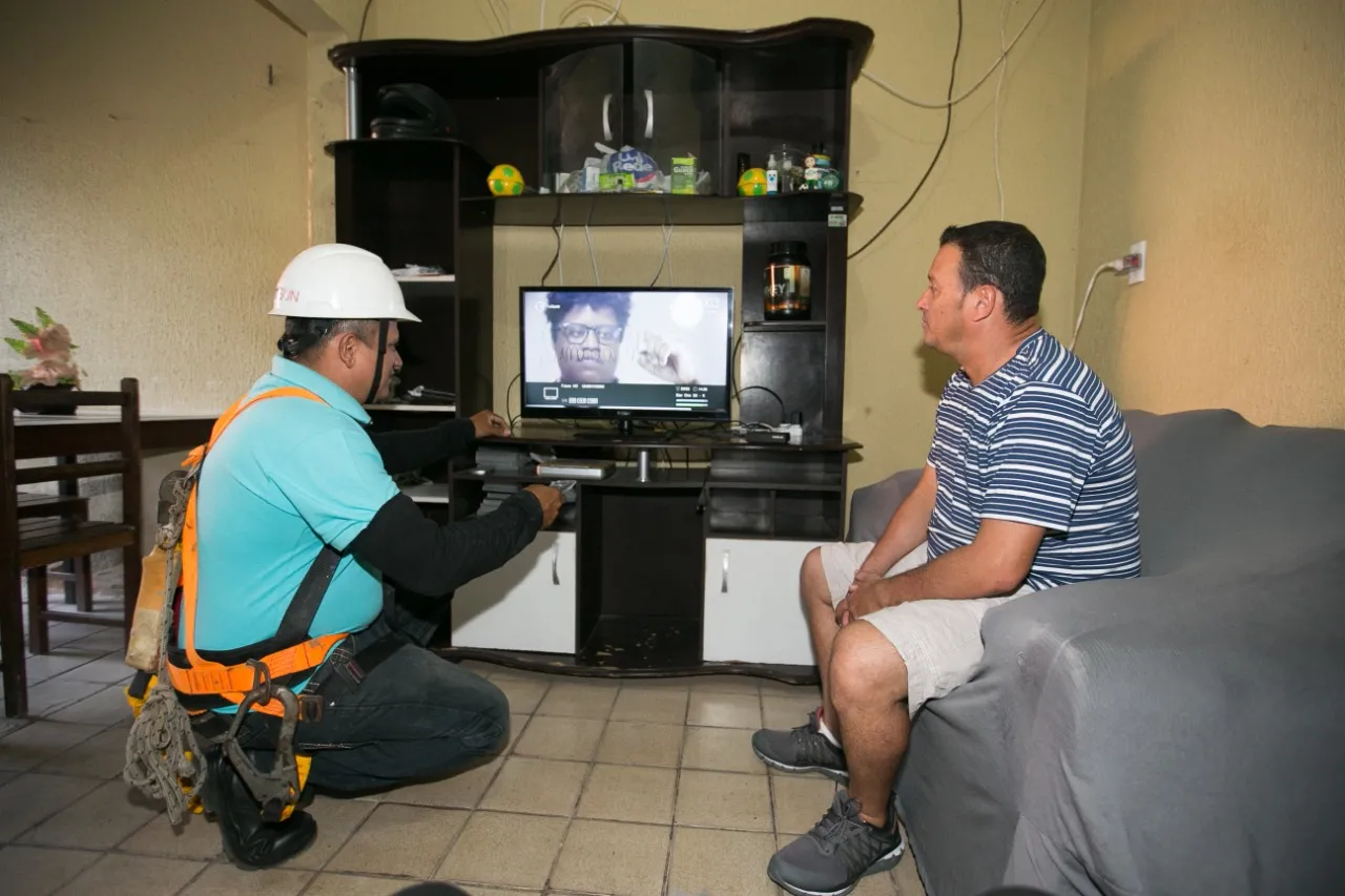 Carlos Eduardo Silva Rodrigues (43), morador de Messejana, foi um dos primeiros beneficiados da Cidade a receber o kit gratuito