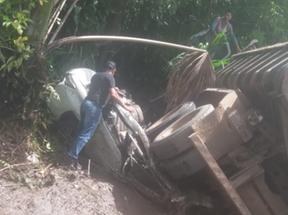 Carro é esmagado por caminhão em rodovia do Pará e mata cearense