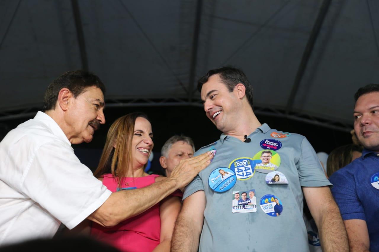 Capitão Wagner com o candidato a vice, Raimundo Matos, e a candidata ao Senado, Kamila Cardoso