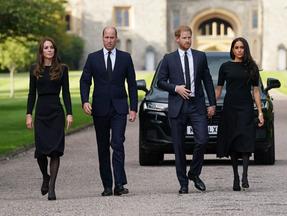Kate Middleton, príncipe William, príncipe Harry e Meghan Markle caminham pelo Castelo de Windsor em roupas pretas após morte de rainha Elizabeth II
