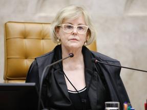 ministra Rosa Weber veste roupas pretas e óculos brancos no superior tribunal federal