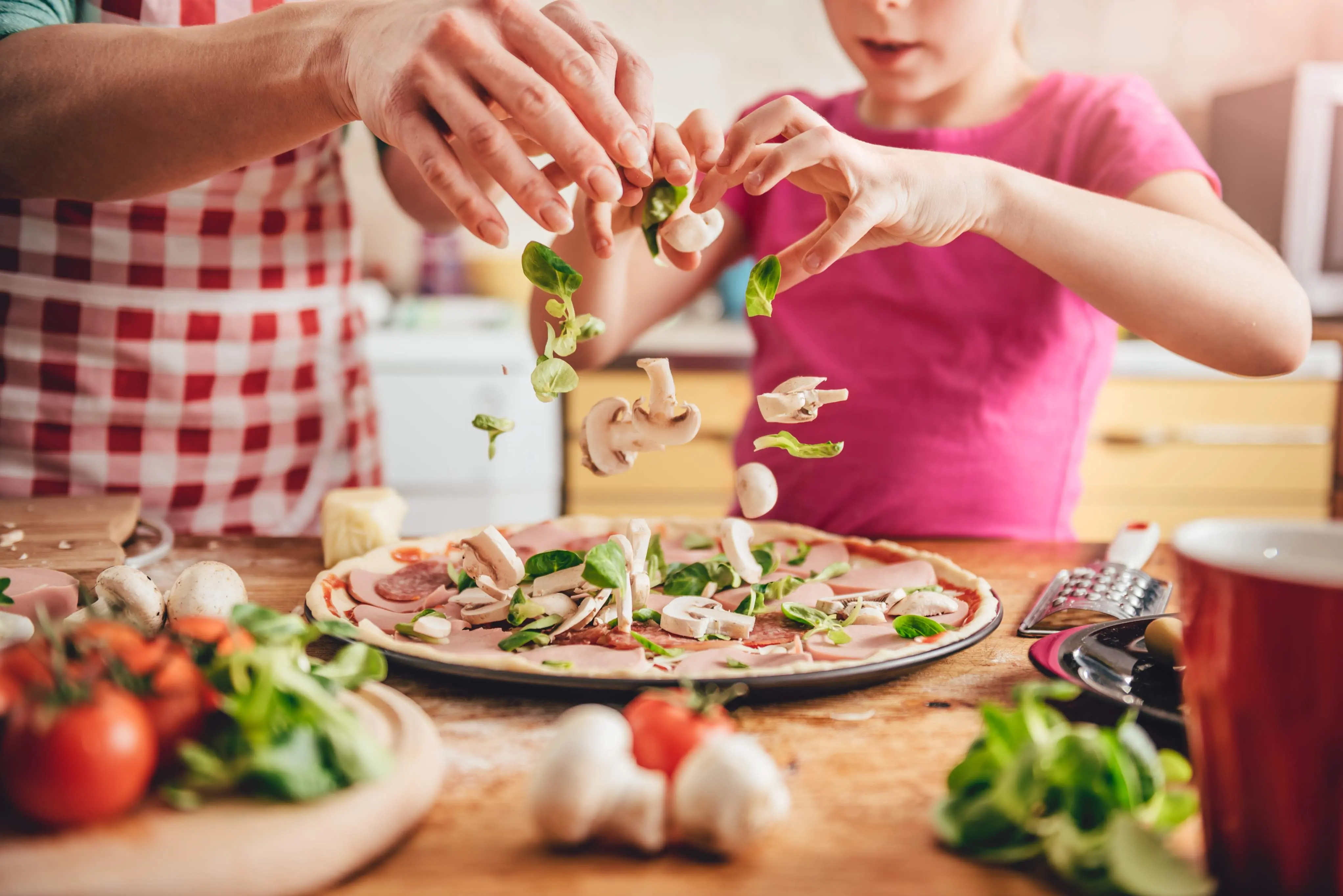 Preparação de pizza caseira