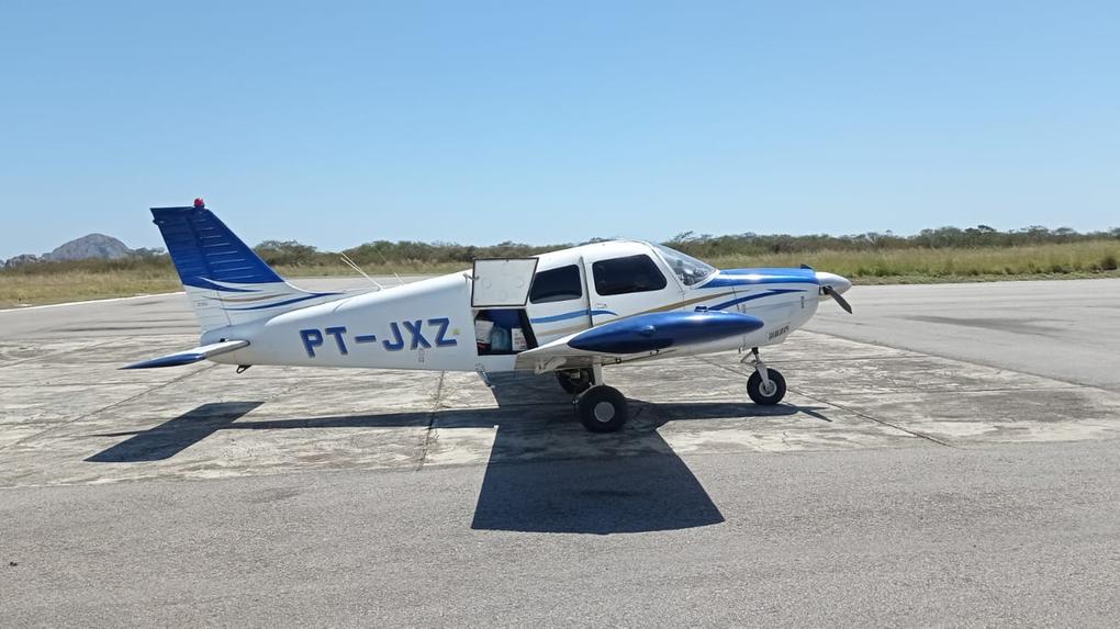 Avião monomotor Piper Aircraft, modelo PA 28-235, prefixo PT-JXZ, fabricado em 1974, foi apreendido pela polícia cearense