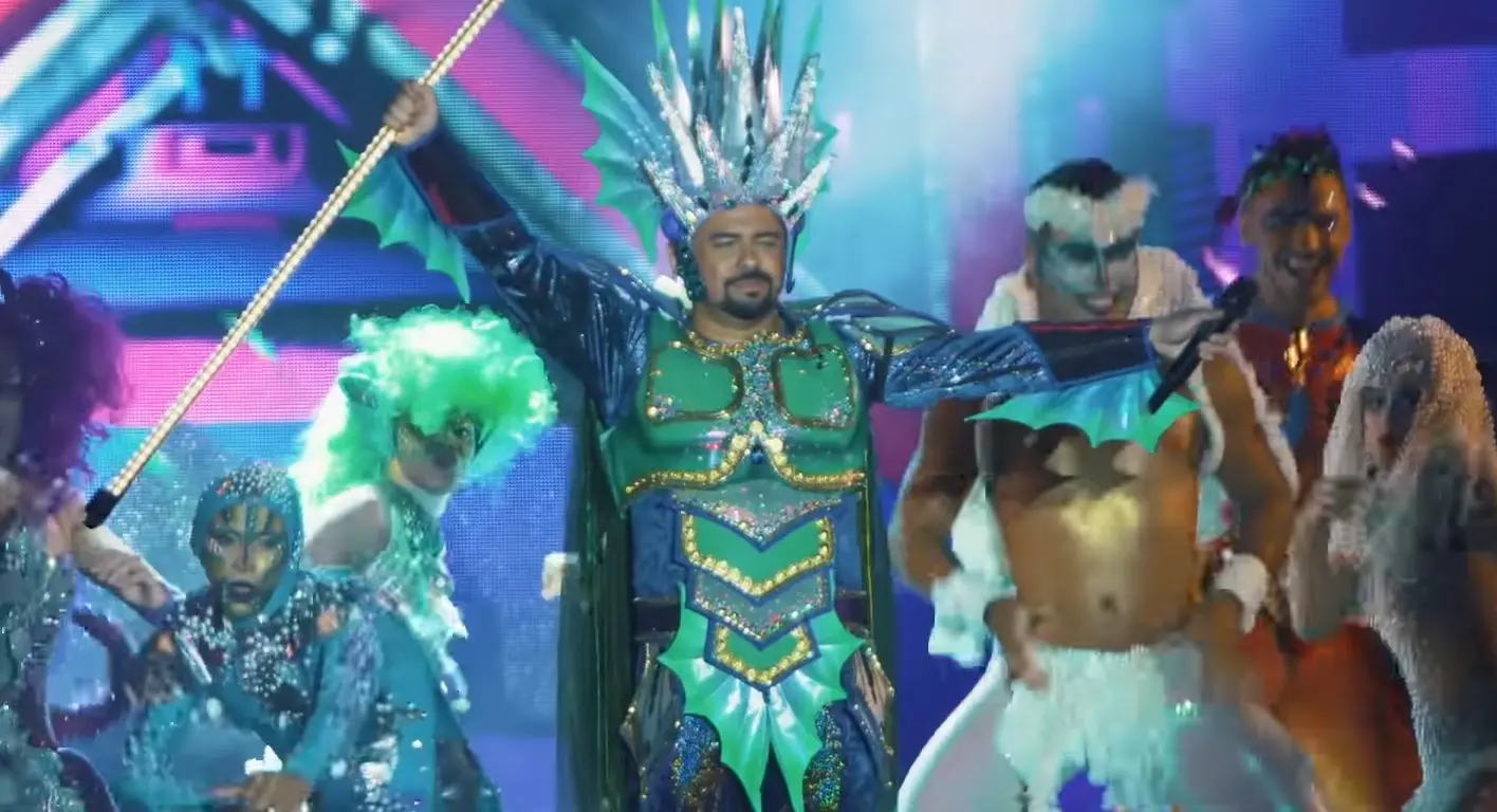 Anualmente, Xand Avião prepara fantasias bem ornamentadas para evento