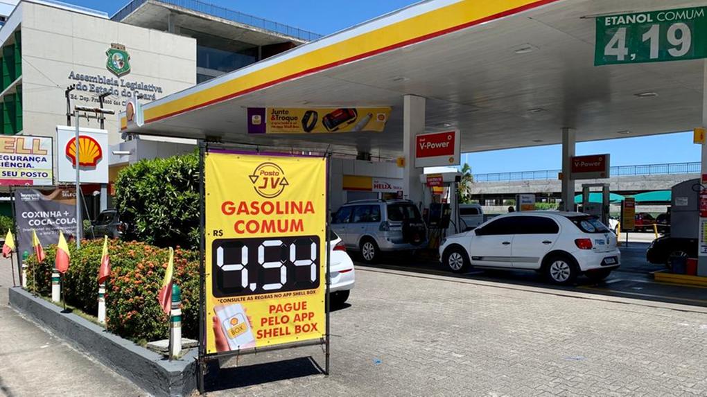 Posto de combustível com preço da gasolina a R$ 4,54