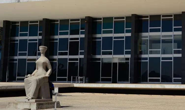 A reunião foi convocada pelo ministro Gilmar Mendes, relator de ações que questionam a lei que altera a alíquota do ICMS