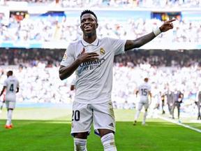 Vini Jr sorri após gol pelo Real Madrid