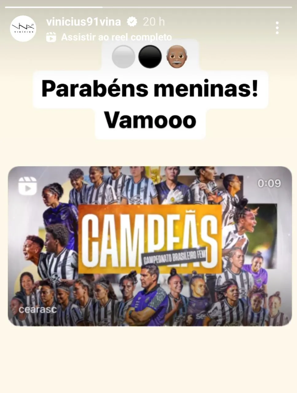 O meia também publicou mensagem de felicitação ao grupo.