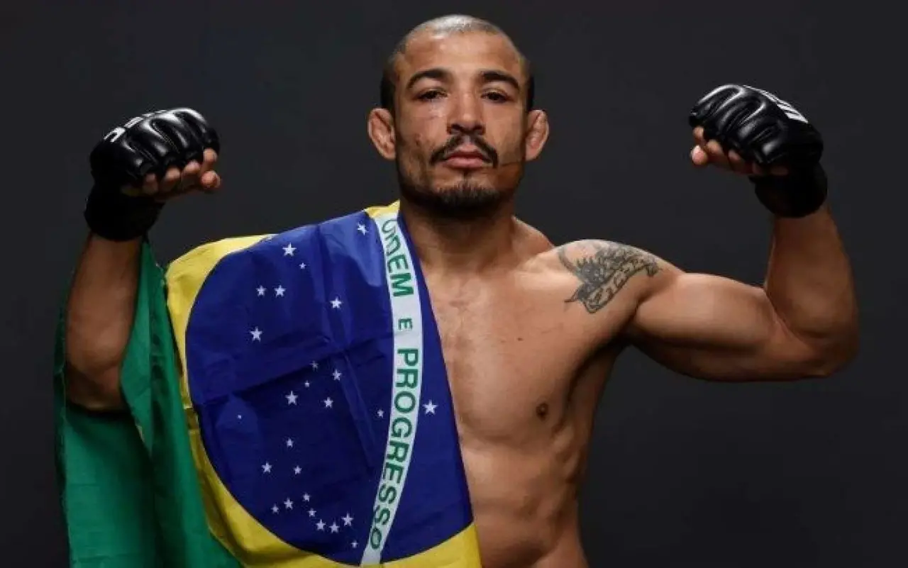 José Aldo mostra símbolo de força