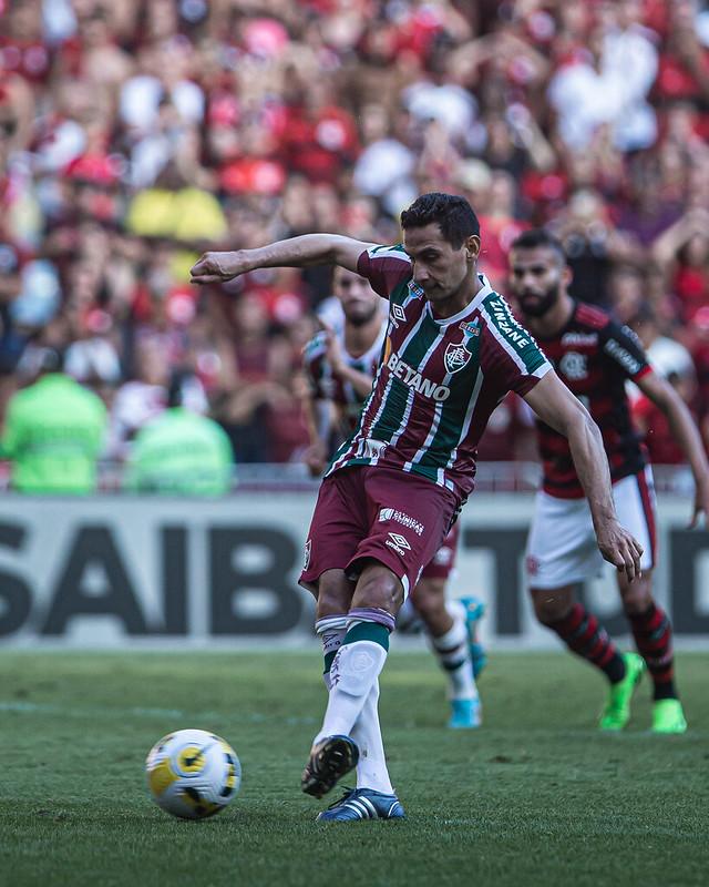 Em grande jogo, Fluminense quebra invencibilidade do Flamengo e assume o 2º  lugar