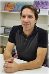 Rone Costa é gerente de Desenvolvimento e Relacionamento do Systemic Bilingual, programa pioneiro de educação bilíngue no Brasil