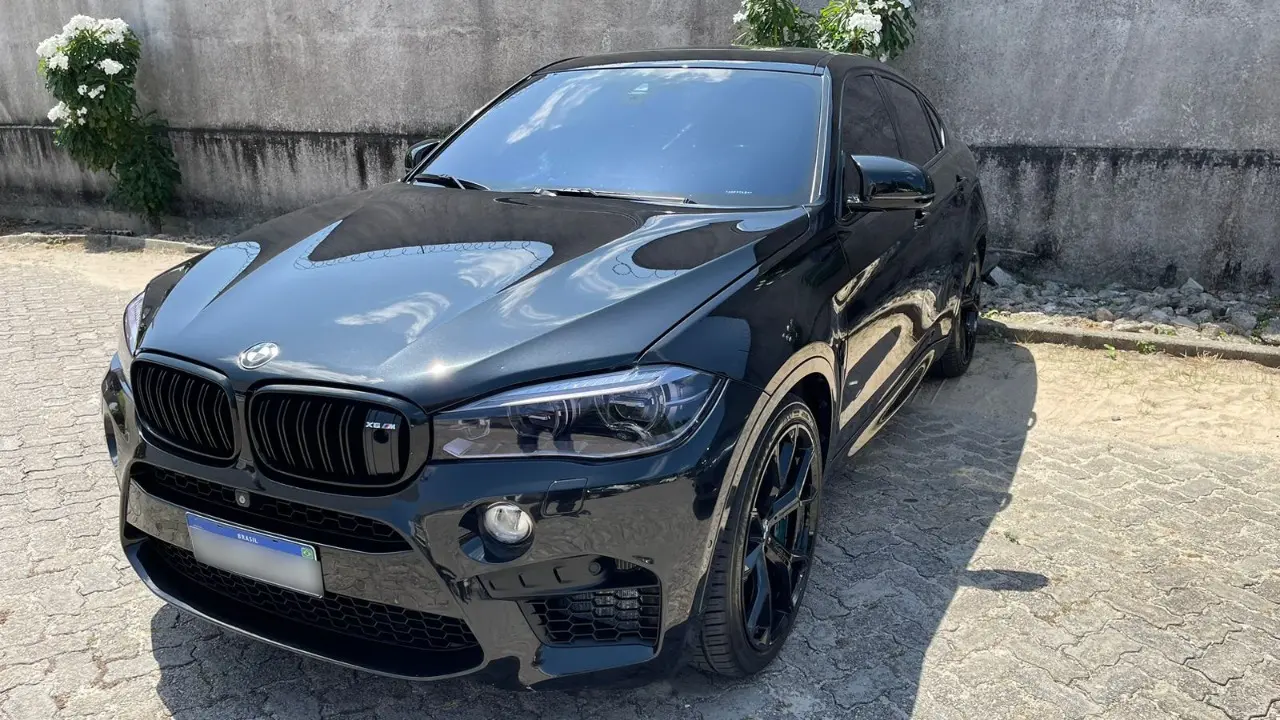 Carro de luxo apreendido