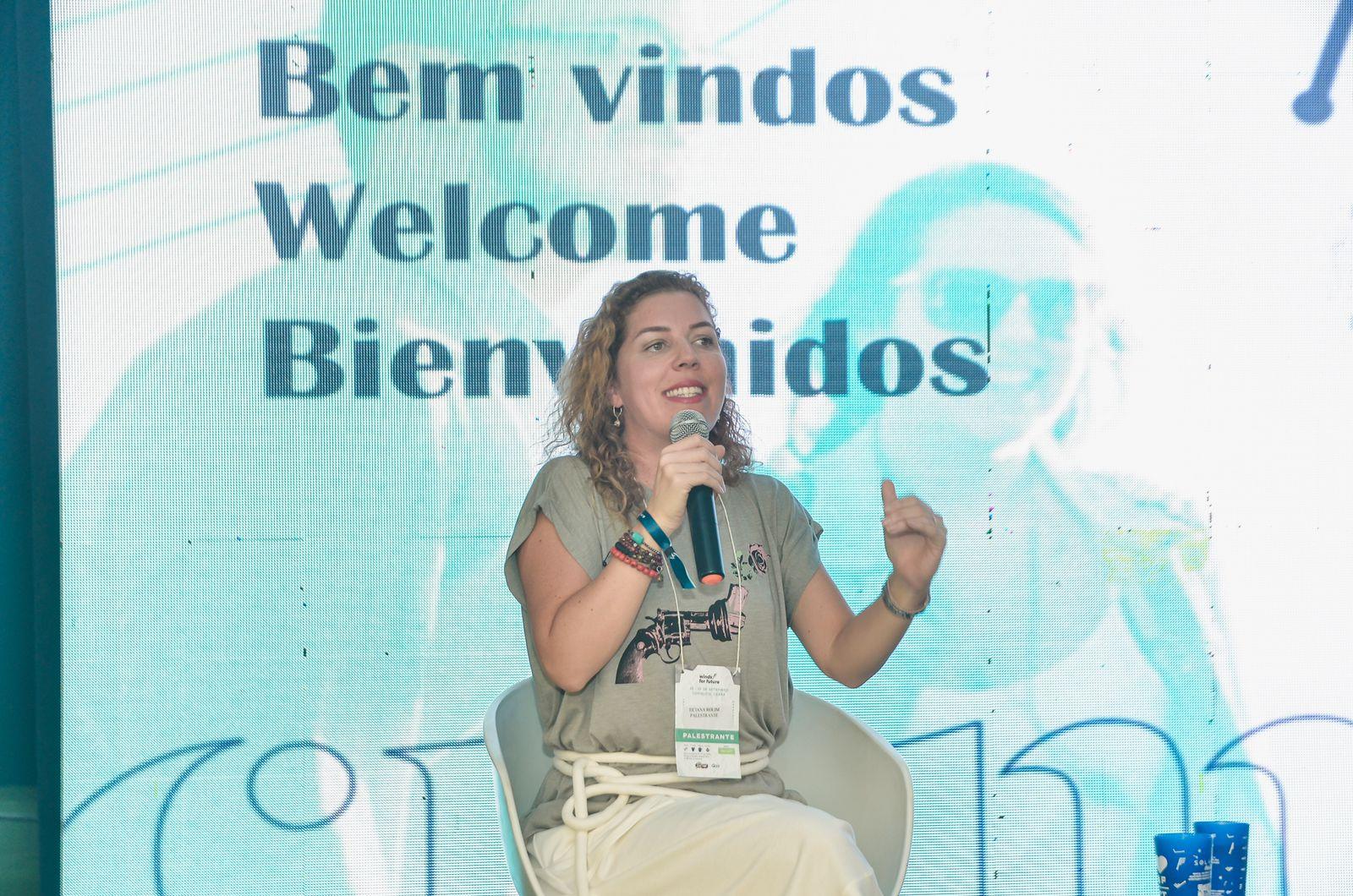 Ticiana Rolim palestra em evento no Cumbuco