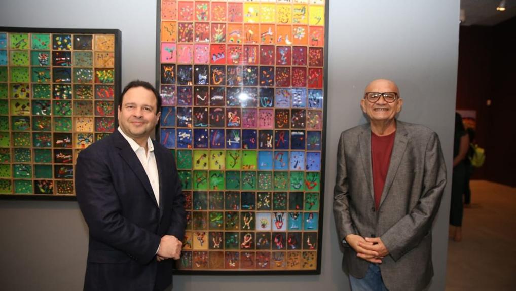 Igor Queiroz Barroso e Stênio Burgos em galeria da exposição Barroco Sertanejo