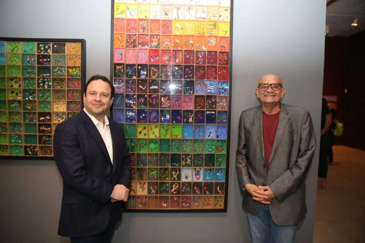 Igor Queiroz Barroso e Stênio Burgos em galeria da exposição Barroco Sertanejo