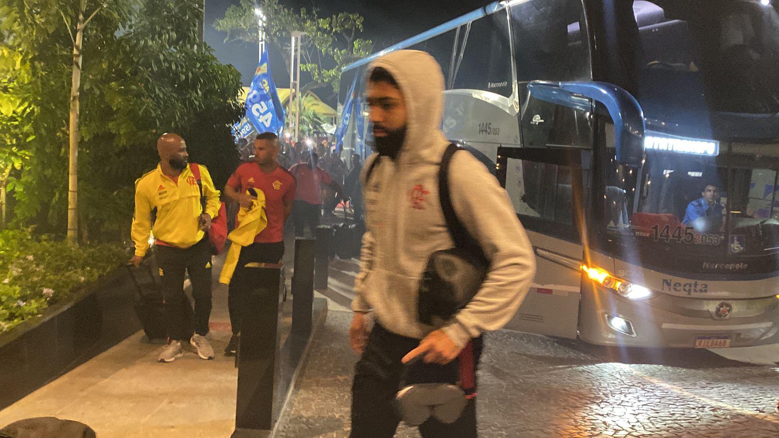 Gabigol chega a Fortaleza para jogo contra o Leão do Pici