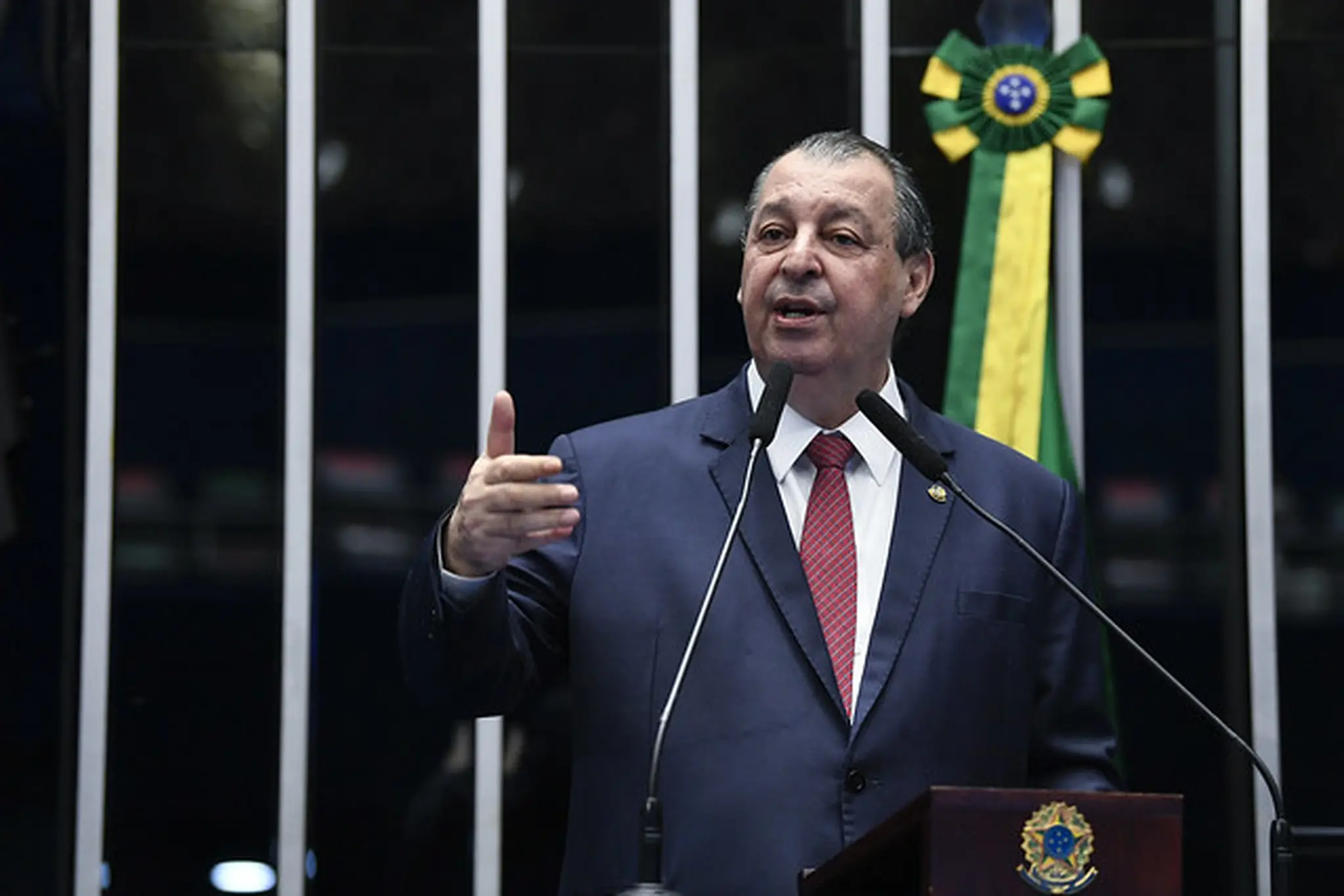 Omar Aziz discursando em plenário do Senado