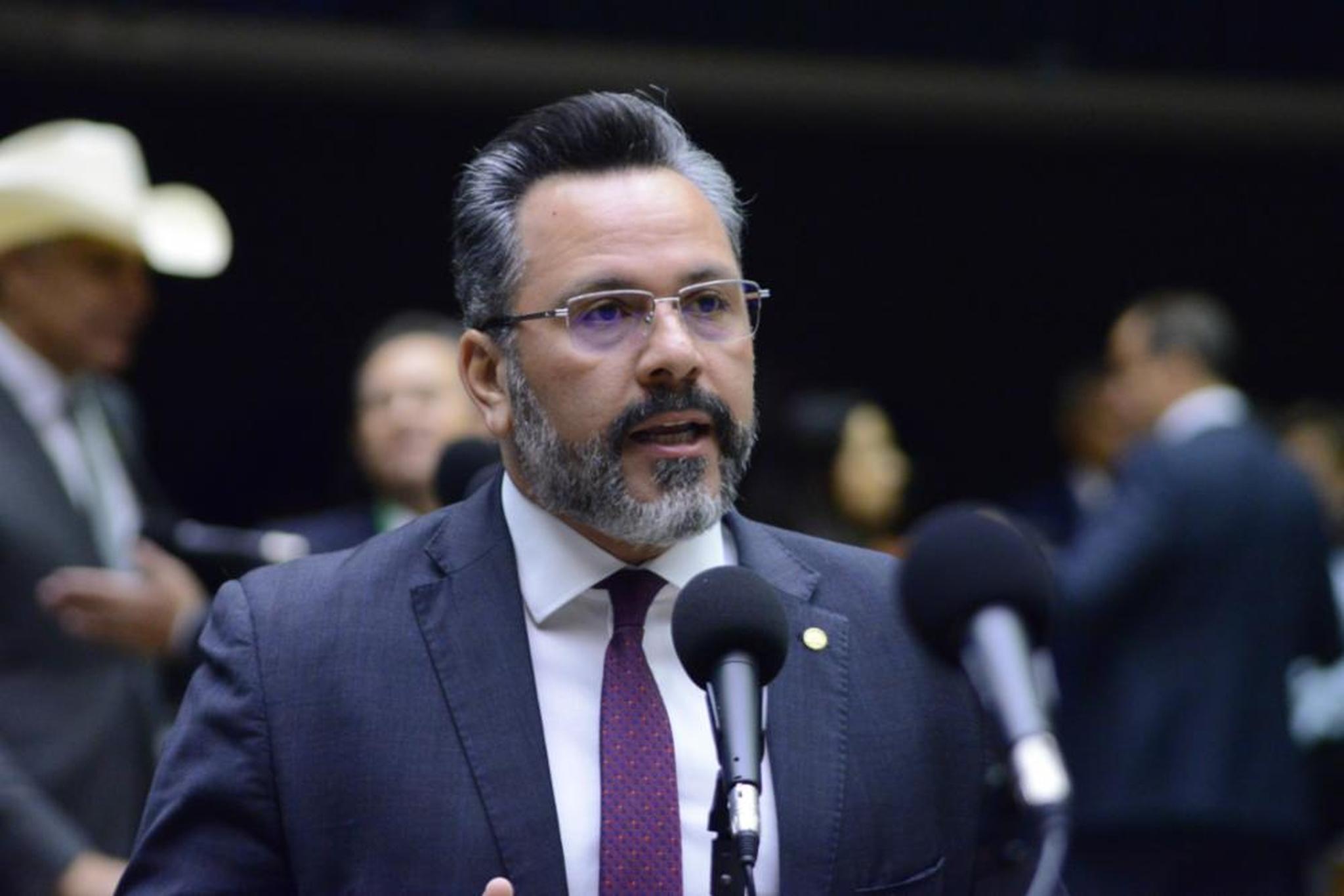 Alan Rick discursando na Câmara dos Deputados
