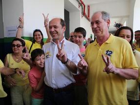Ivo e Ciro Gomes em campanha municipal em Sobral