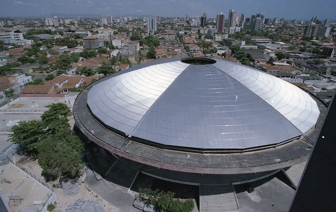 Imagem aérea do Ginásio durante reforma em 1988