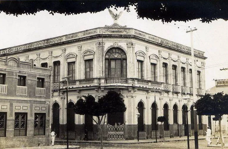 Prédio onde funcionava a Sociedade Fênix Caixeiral foi demolido na década de 1980.